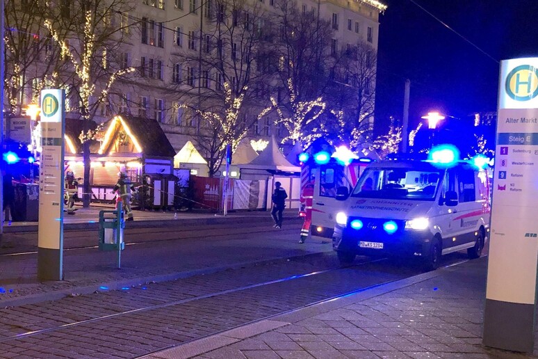 Veículo invadiu um mercado natalino em Magdeburg, na Alemanha © ANSA/AFP