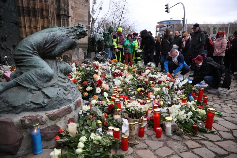 La conmemoración tuvo lugar el sábado por la tarde en el centro de la capital de Sajonia Anhalt © ANSA/AFP