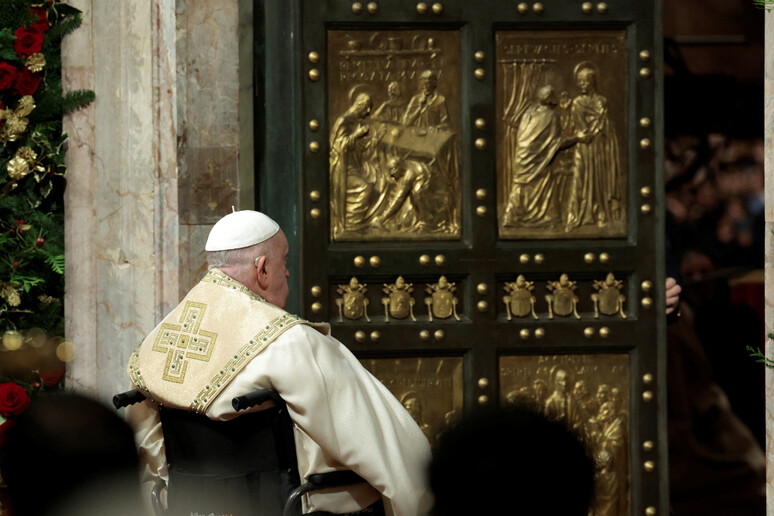 Papa Francisco abre  'Porta Santa ' na Basílica de São Pedro, no Vaticano - TODOS OS DIREITOS RESERVADOS