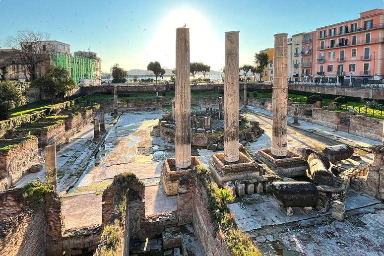 Il Tempio di Serapide a Pozzuoli è una sorta di indicatore del bradisismo: le sue colonne sono state utilizzate per misurare la variazione del livello del mare (fonte: Augusto Neri, INGV) - RIPRODUZIONE RISERVATA