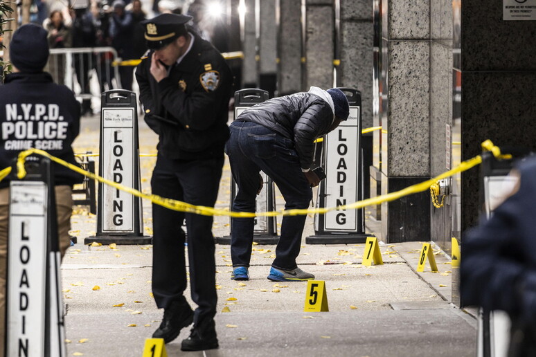 Brian Thompson foi assassinado em frente a um hotel de luxo em NY © ANSA/EPA