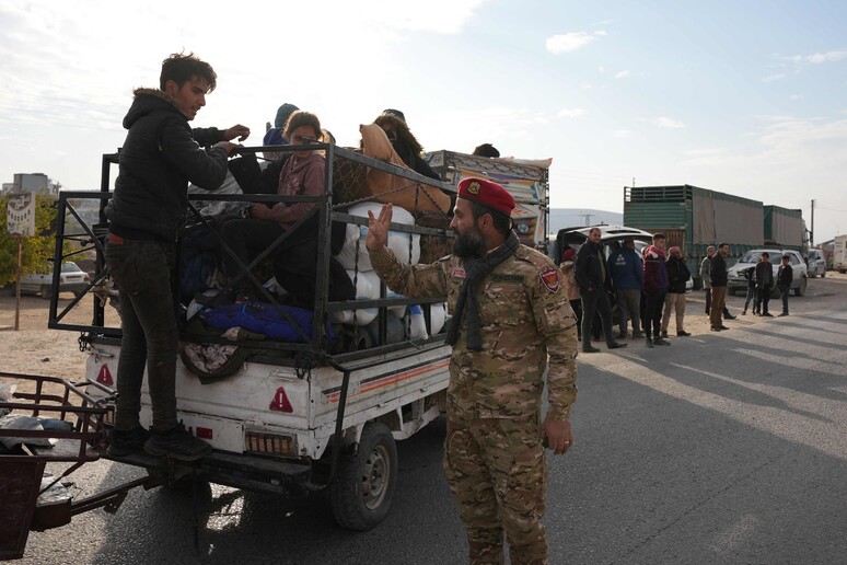 Ong, governativi lasciano ai curdi la zona a sud di Raqqa © ANSA/AFP