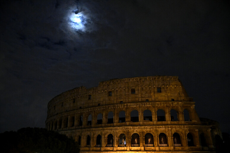 Coliseu é um dos principais monumentos de Roma - TODOS OS DIREITOS RESERVADOS