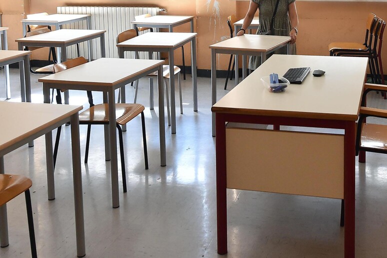 Svastiche in classe, la scuola media annulla la gita - RIPRODUZIONE RISERVATA