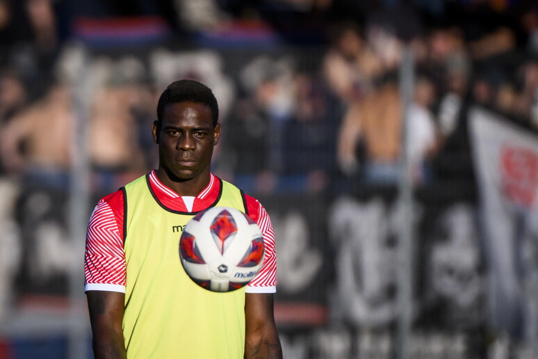 Sem clube desde que deixou o futebol turco, Balotelli foi cogitado para reforçar o Genoa - TODOS OS DIREITOS RESERVADOS