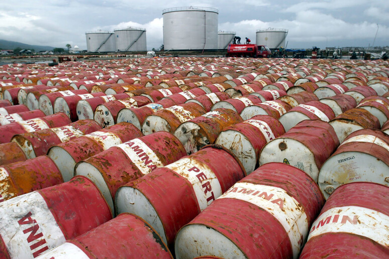 Barris de petróleo (foto de arquivo) - TODOS OS DIREITOS RESERVADOS