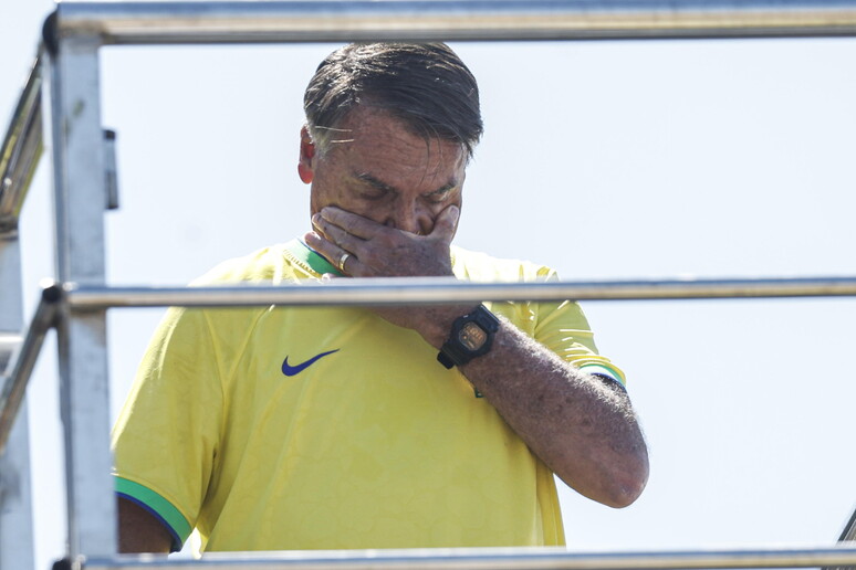 Bolsonaro é acusado de organização criminosa, lavagem de dinheiro e apropriação de bens públicos © ANSA/EPA
