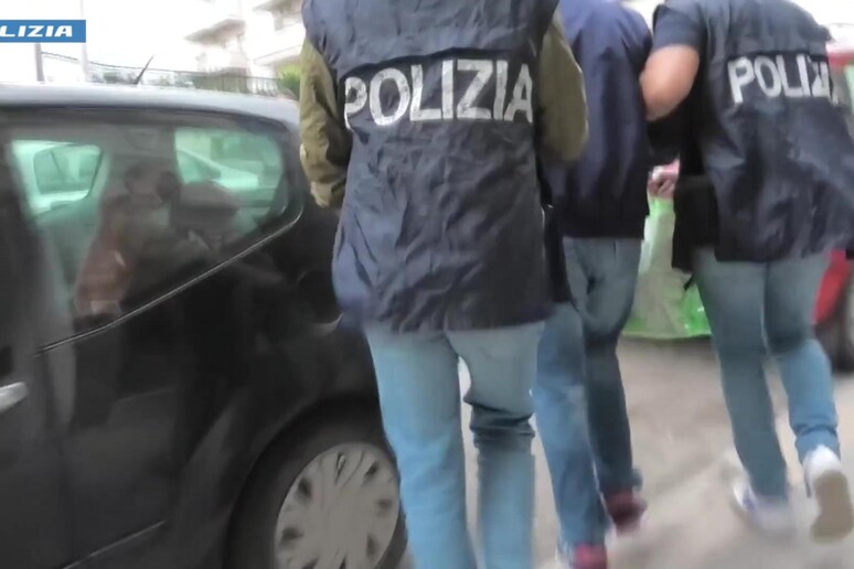 Polizia - RIPRODUZIONE RISERVATA