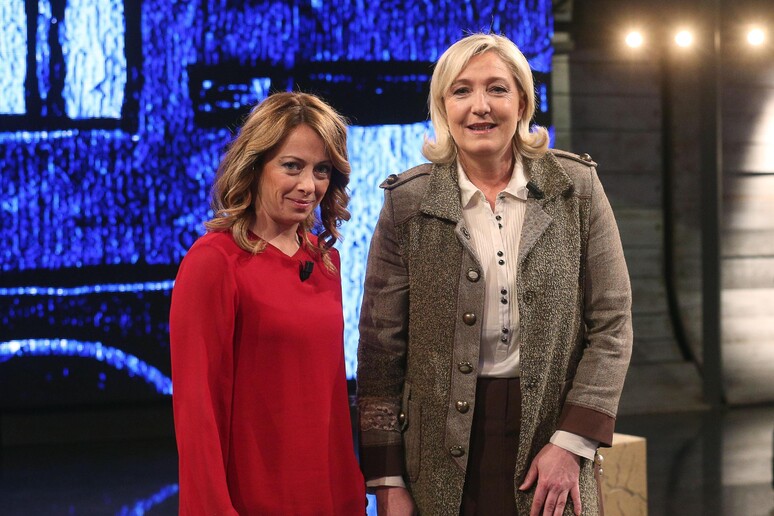 Giorgia Meloni e Marine Le Pen durante encontro em janeiro de 2015 - TODOS OS DIREITOS RESERVADOS