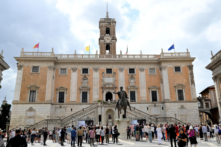 - RIPRODUZIONE RISERVATA