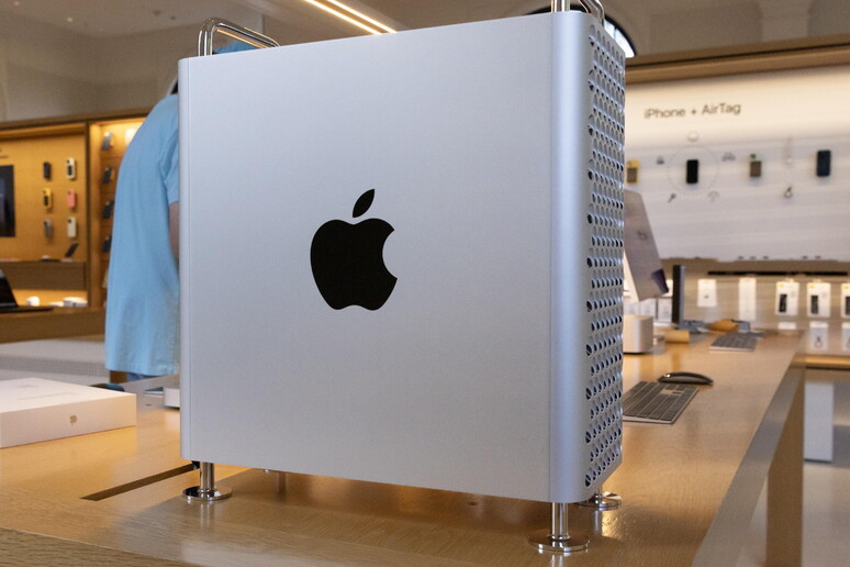 Apple ritarda il lancio di nuove funzionalità IA in Europa © ANSA/EPA