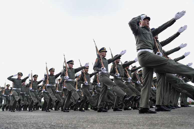 Militares de Taiwan durante treinamento © ANSA/EPA