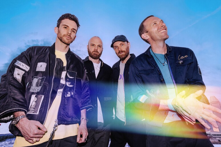 Coldplay tocou a canção "Feellikeimfallinginlove" pela primeira vez durante um show na Puskás Arena - TODOS OS DIREITOS RESERVADOS