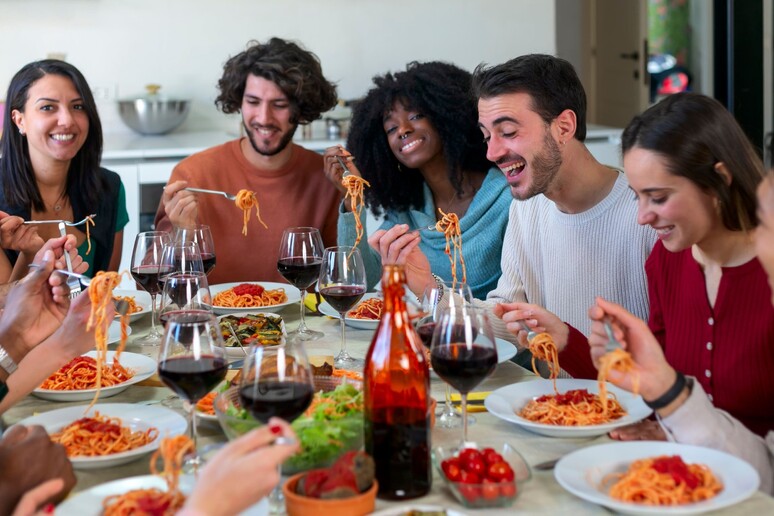 Molho de tomate é preferido dos jovens na madrugada - TODOS OS DIREITOS RESERVADOS