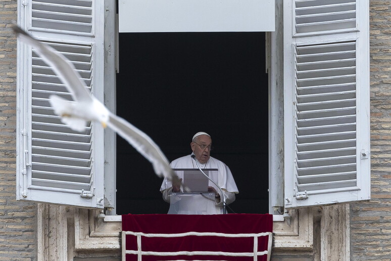 Francisco se reuniu no Vaticano com padres vítimas de abusos - TODOS OS DIREITOS RESERVADOS