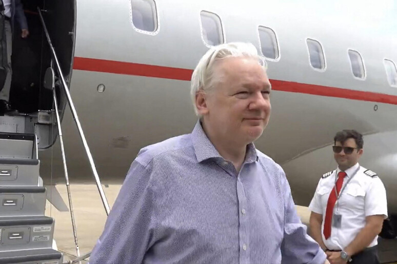 Assange chega em Bangkok, escala de seu voo até as Ilhas Marianas do Norte © ANSA/AFP