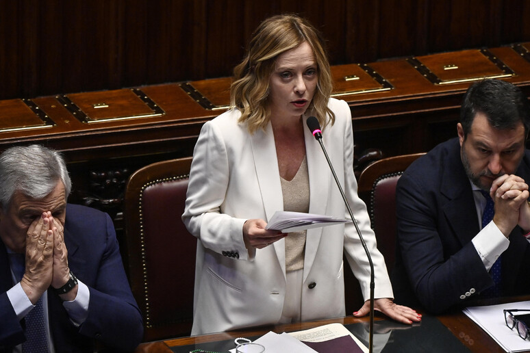 Giorgia Meloni entre os vice-premiês Antonio Tajani e Matteo Salvini - TODOS OS DIREITOS RESERVADOS