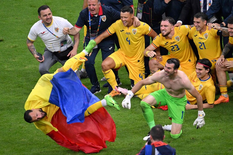 Romênia garantiu a primeira colocação do grupo E da Eurocopa © ANSA/AFP