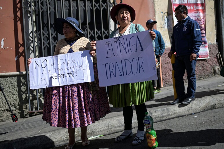 Protesto em La Paz contra tentativa de golpe militar © ANSA/AFP