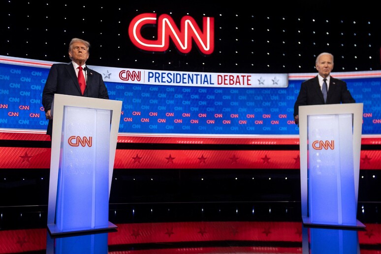 Donald Trump e Joe Biden durante debate nos EUA © ANSA/AFP