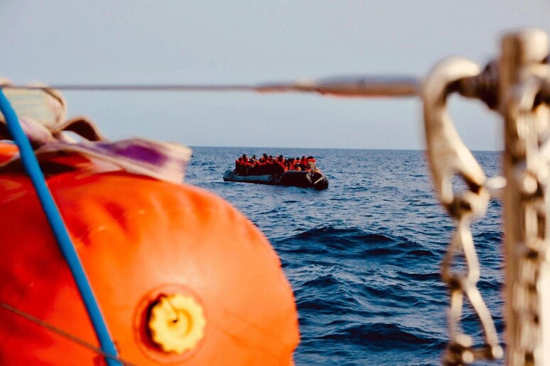 Migrantes foram socorridos em barco no dia 17 de junho - TODOS OS DIREITOS RESERVADOS