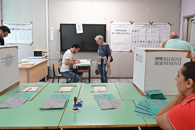 Eleições regionais e municipais na Itália - TODOS OS DIREITOS RESERVADOS
