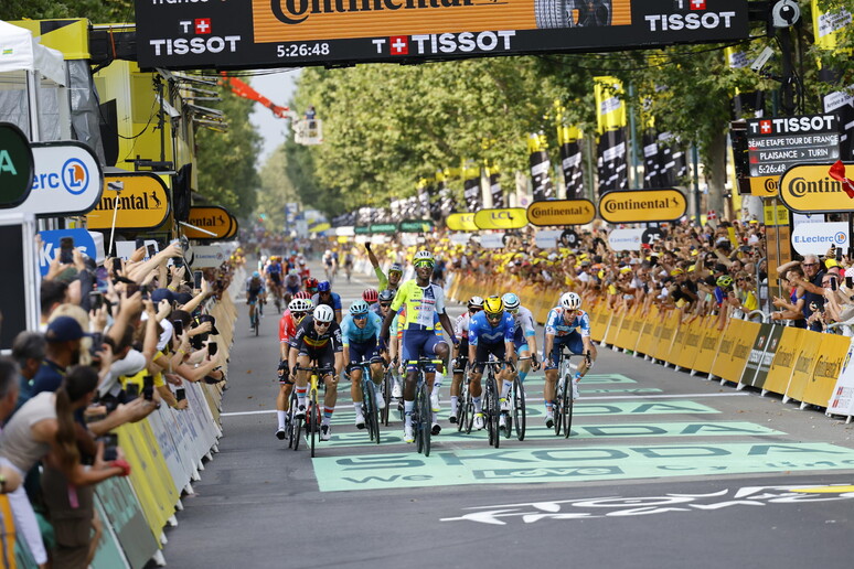 Terceira etapa do Tour de France começou em Piacenza e acabou em Turim © ANSA/EPA