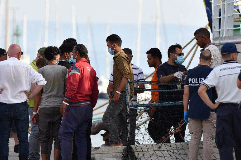 Frontex: arrivi dei migranti in calo del 42% nei primi nove mesi del 2024 - RIPRODUZIONE RISERVATA