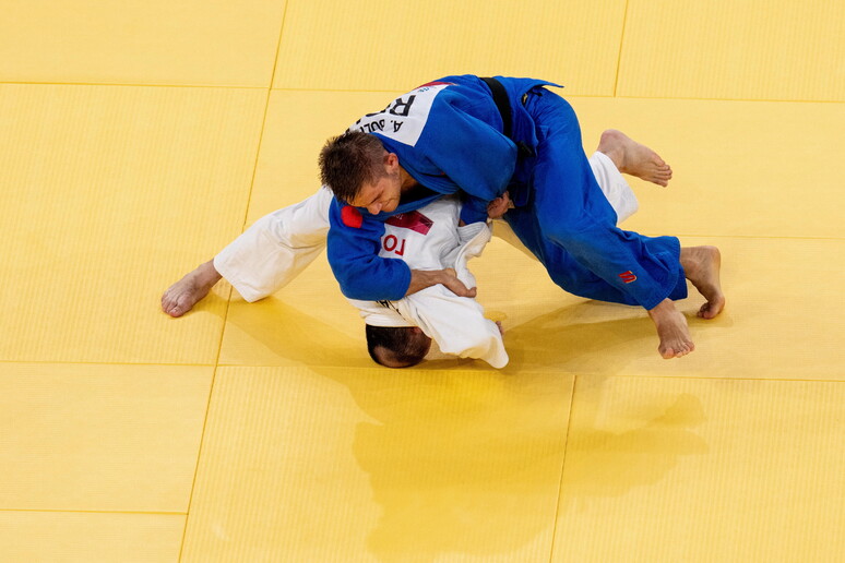 Judo Sherzod Namozov of Uzbekistan (white) against Alex Bologa Romania (blue) at the Nippon Budokan - RIPRODUZIONE RISERVATA