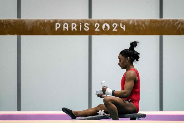 Simone Biles vai para as Olimpíadas de Paris em busca de redenção © ANSA/AFP
