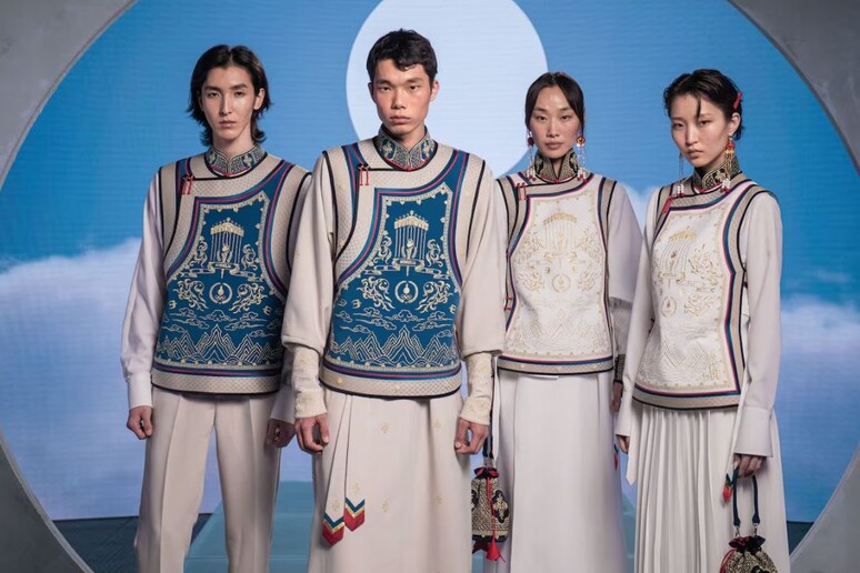 Uniformes de Mongolia acaparan la atención - TODOS LOS DERECHOS RESERVADOS