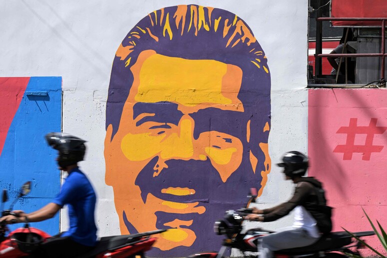 Ministro italiano divulgou mensagem contra presidente Maduro © ANSA/AFP