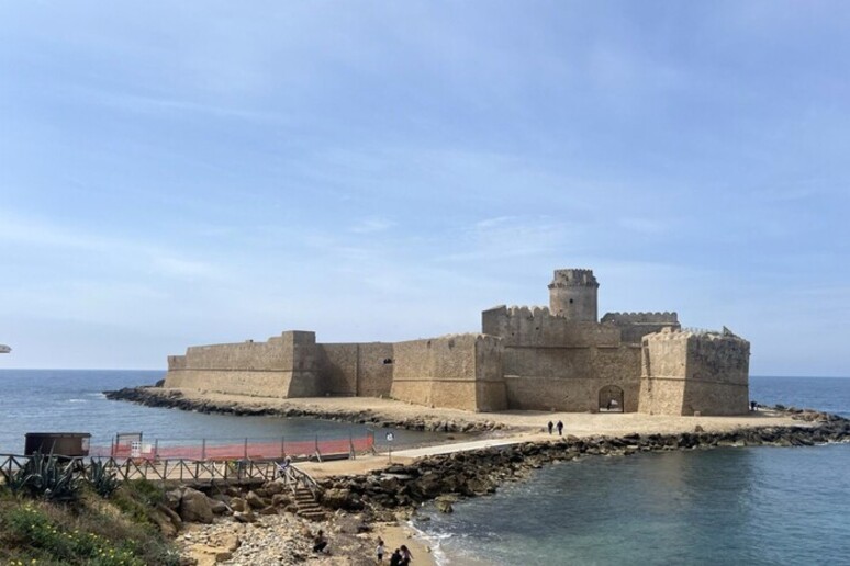 El Castillo de Le Castella, otra de las bellezas de Calabria - TODOS LOS DERECHOS RESERVADOS
