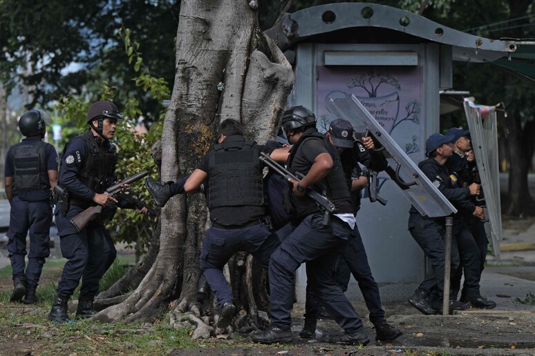 Violencia en las calles de la capital. © ANSA/AFP