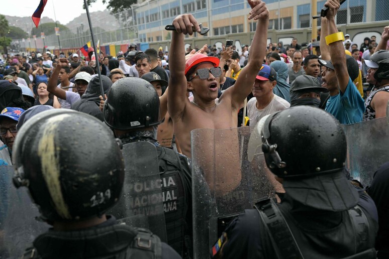 Protesto contra Nicolás Maduro em Caracas © ANSA/AFP