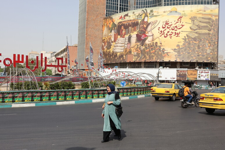 Teheran, cartellone anti-israeliano nella piazza Vali-Asr - RIPRODUZIONE RISERVATA