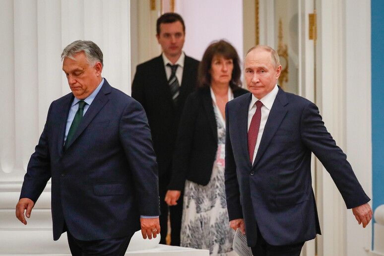 Viktor Orbán e Vladimir Putin durante reunião em Moscou © ANSA/EPA