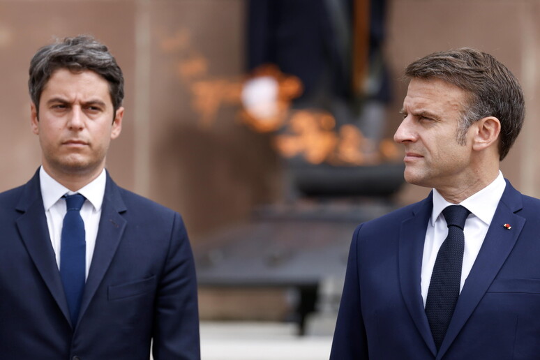 Macron chiede ad Attal  'di restare premier per il momento ' © ANSA/EPA