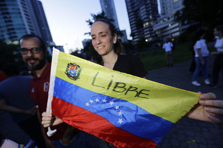Tensões aumentaram após CNE ter proclamado Nicolás Maduro como vencedor das eleições © ANSA/EPA