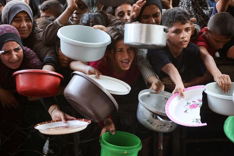 Refeições desperdiçadas poderiam alimentar milhões de famintos © ANSA/AFP