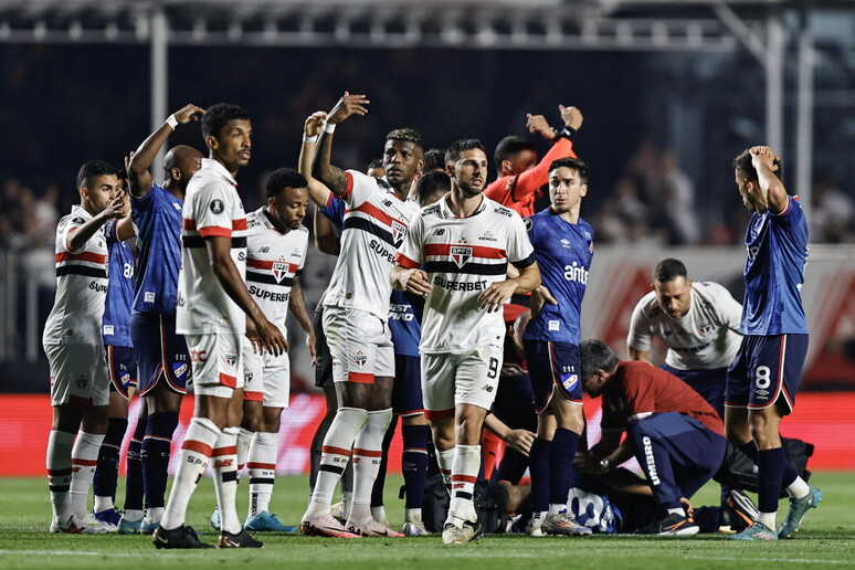 Izquierdo sofreu parada cardíaca em partida pela Libertadores - TODOS OS DIREITOS RESERVADOS