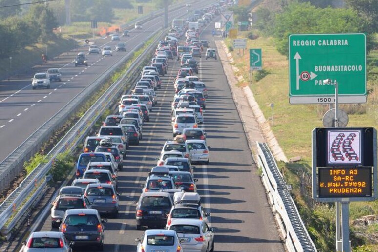 El caos en las carreteras tras el fin de las vacaciones de verano en Italia. - TODOS LOS DERECHOS RESERVADOS