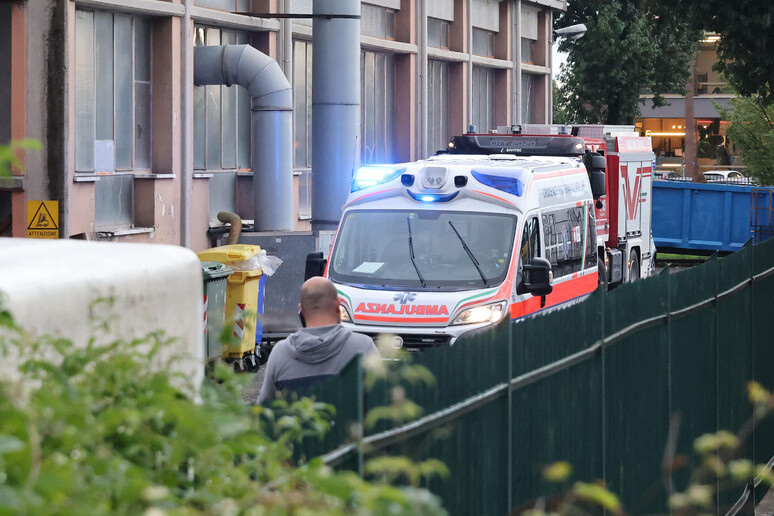 Travolto da un pesante carico: operaio muore in azienda nel bresciano - ALL RIGHTS RESERVED