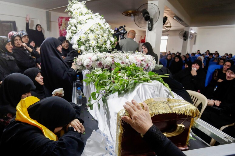 Funeral de Fatima Abdallah, menina de 10 anos morta em explosão de pager em Beirute © ANSA/AFP