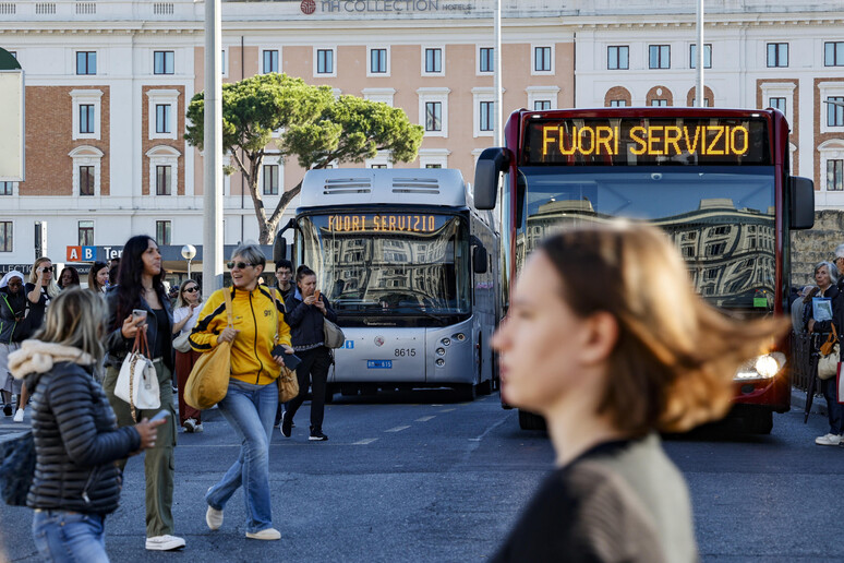 - RIPRODUZIONE RISERVATA