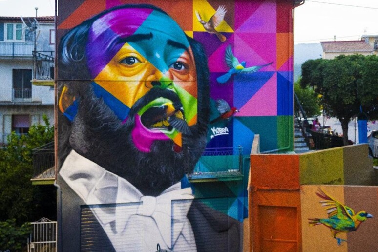 Mural pintado por Eduardo Kobra em Magisano, na Calábria - TODOS OS DIREITOS RESERVADOS