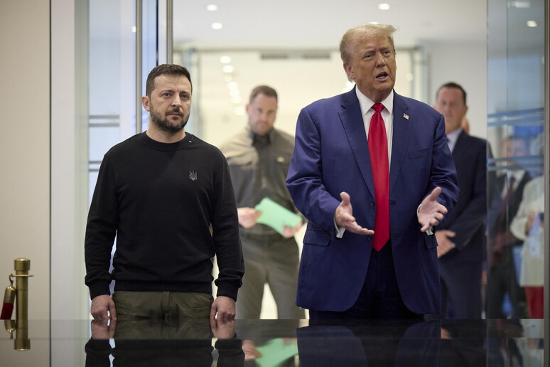 Volodimir Zelensky con Donald Trump en Nueva York. © ANSA/EPA