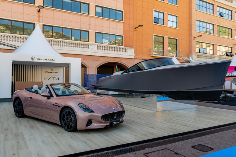 Maserati al Monaco Yacht Show con motoscafo e cabrio EV © ANSA/Maserati