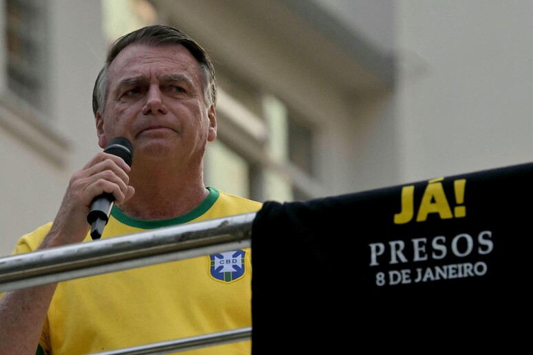 Jair Bolsonaro durante manifestação na Avenida Paulista, em São Paulo © ANSA/AFP