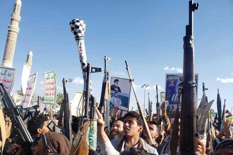 Manifestazione anti-israeliana degli Houthi © ANSA/EPA